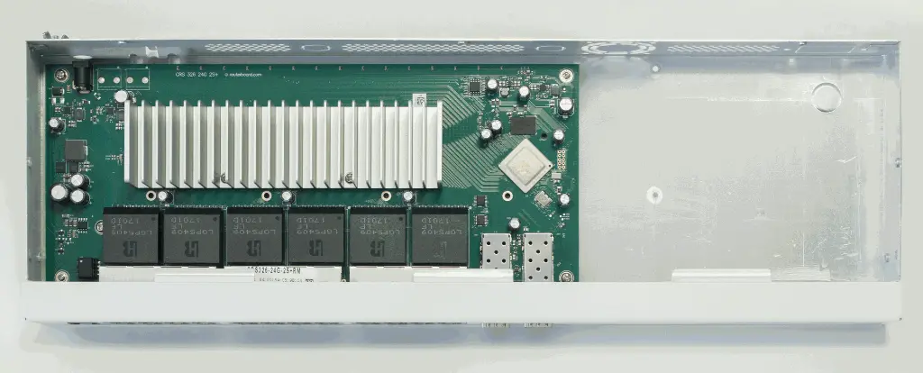 mikrotik-CRS326-24G-2S+RM-router2.webp