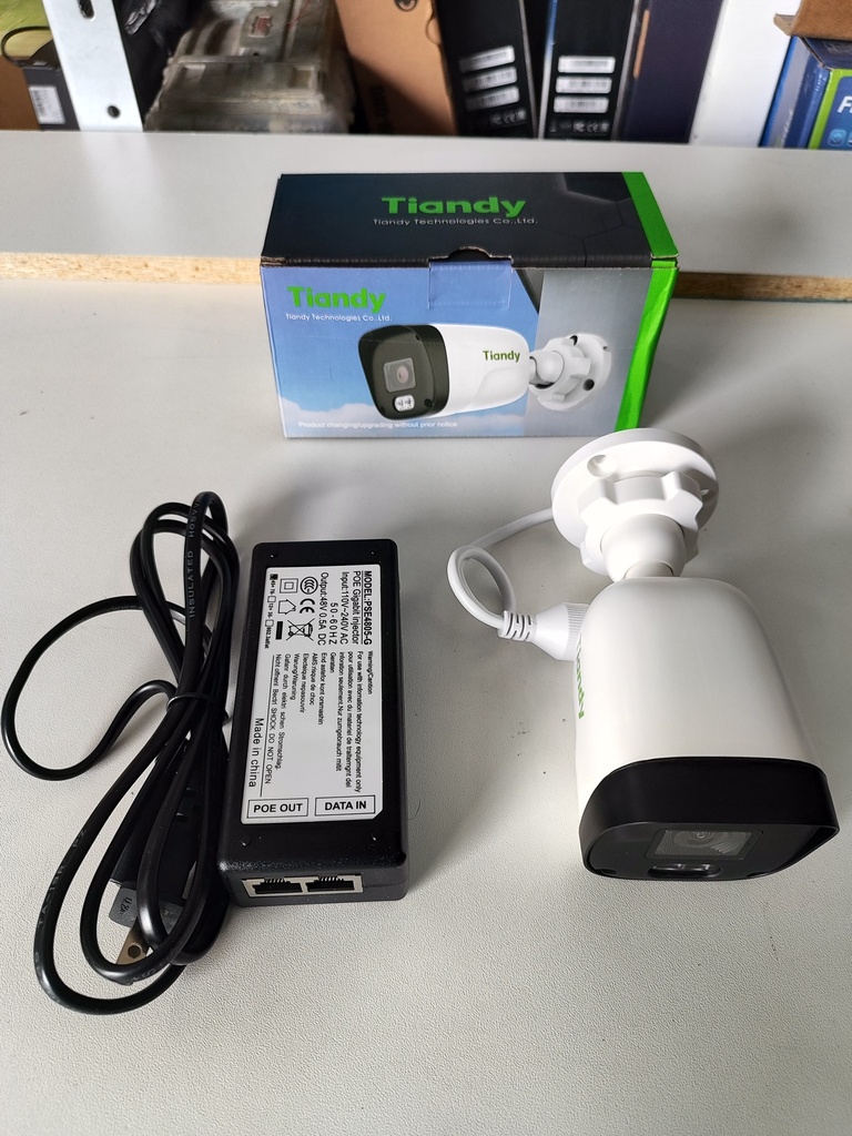 Kit 1T-P  1 CÁMARA TIPO TUBO TC-C321N + 1 POE INYECTOR 48V 10/100/1000 Mbps