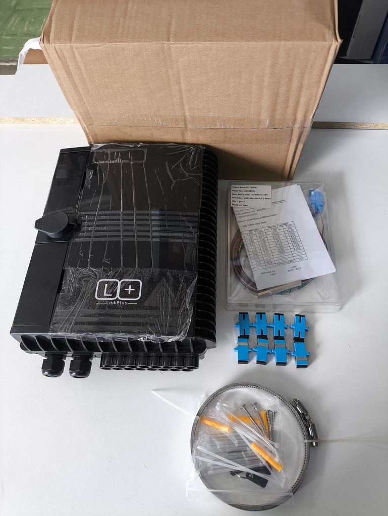 Kit 8-UPC  1 NAP IP65 16 PUERTOS + 8 ADAPTADORES SC UPC + 1 SPLITTER SC UPC 1X8