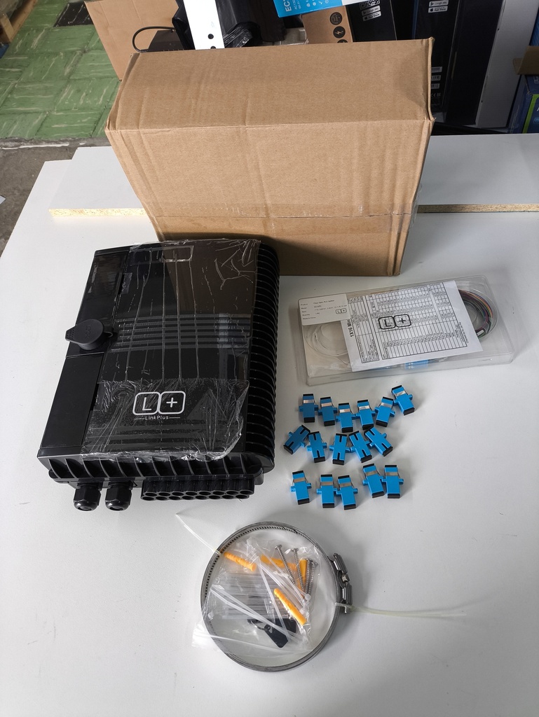 [KPNAP03] Kit 16-UPC  1 NAP IP65 16 PUERTOS + 16 ADAPTADORES SC UPC + 1 SPLITTER SC UPC 1X16