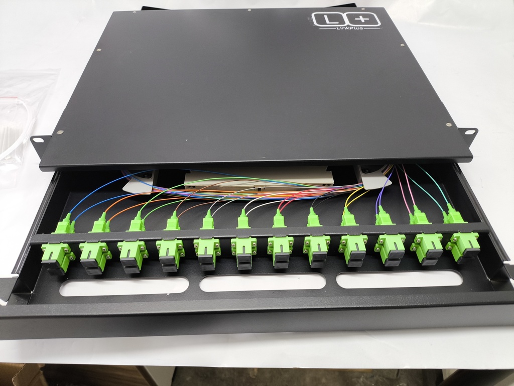 ODF METÁLICO 24 PUERTOS COMPLETO APC INCLUYE 24 ADAPTADORES APC + 24 PIGTAIL APC LINK PLUS 