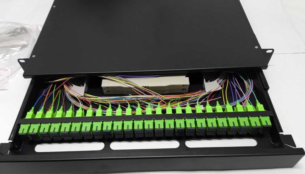 ODF METÁLICO 48 PUERTOS COMPLETO APC INCLUYE 48 ADAPTADORES APC + 48 PIGTAIL APC LINK PLUS